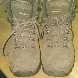 HI-TEC waterproof boots sz 9